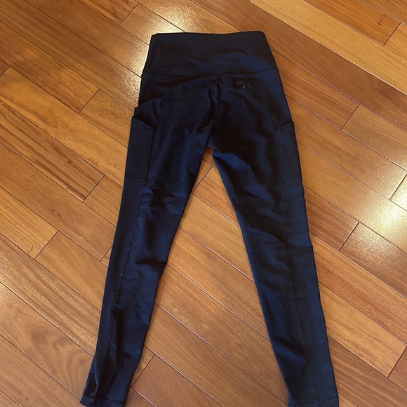 The Hugger Leggings - Picture 2 of 4